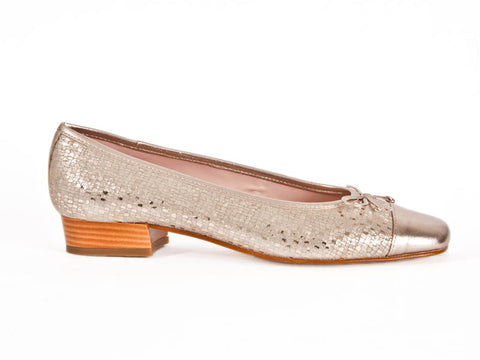 * Riva Italian light gold leather pump