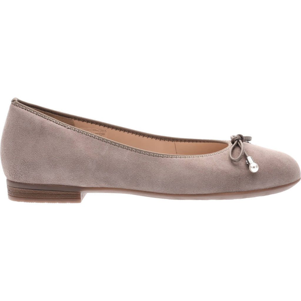 A neutral taupe colour suede pump with low heel, leather bow finished with faux pearl detail