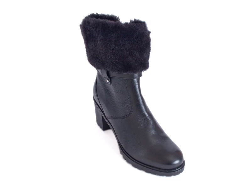 Black ankle boots with fur cuff sales