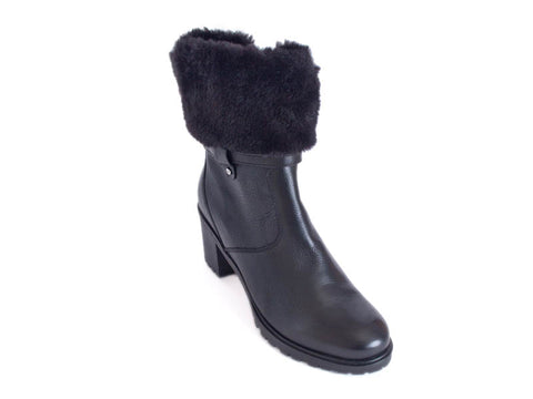 * Closing down sale now 50% off Ara heeled faux fur black leather boot
