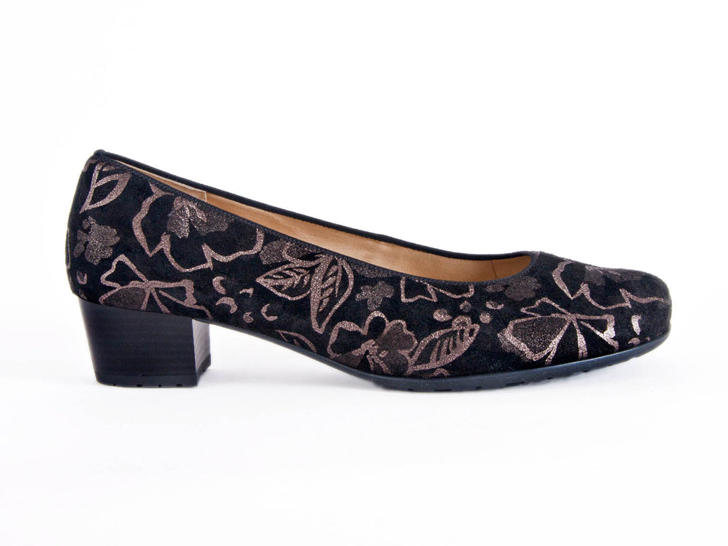 * Closing down sale 50% off Court in rose gold and black nubuck leather