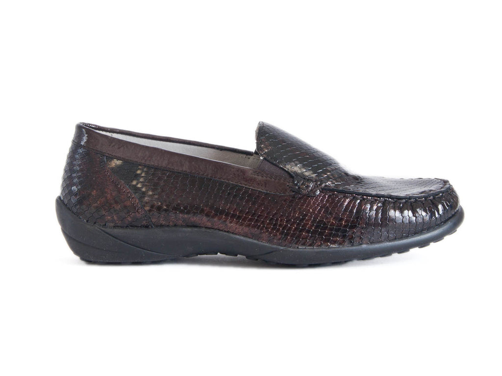 Harriet textured leather moccasin in croc patent leather