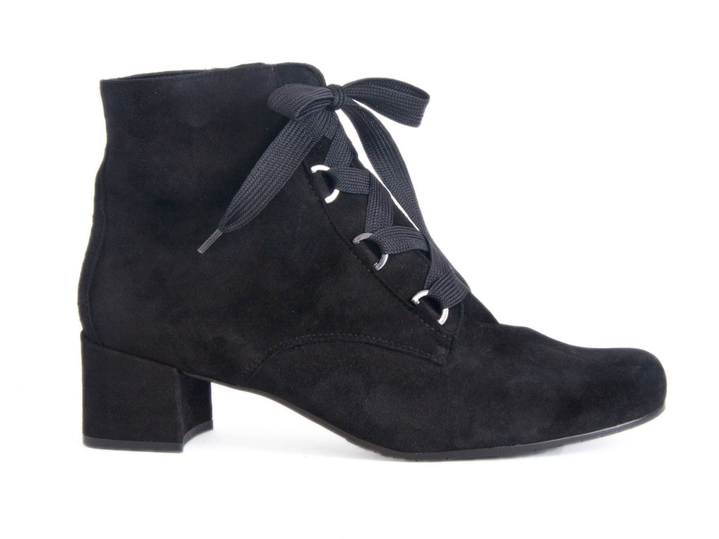Oiled nubuck leather lace up boot