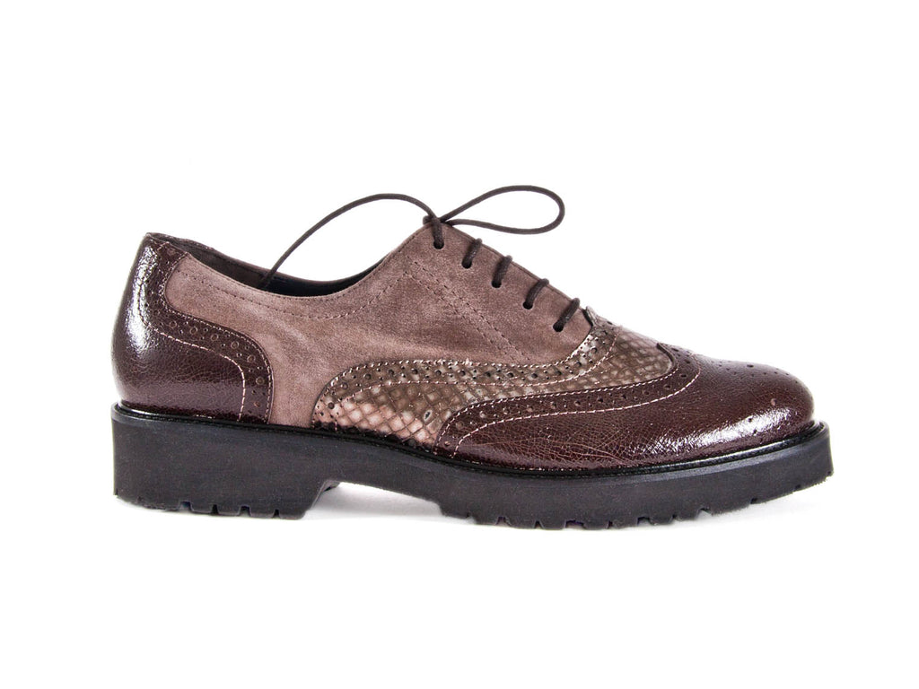 TEXTURED LEATHER LACE UP