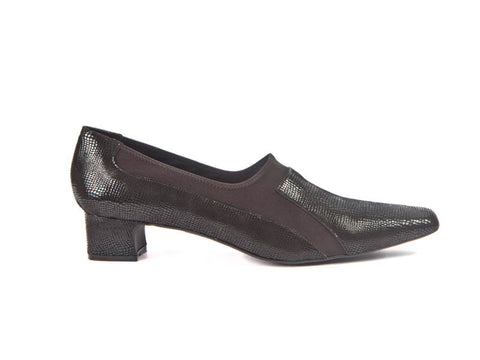 Leather and elastic loafer