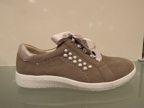 Kiris pearls & ribbon taupe nubuck lace up