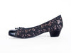 Court in suede patent toe bow