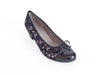 Court in suede patent toe bow