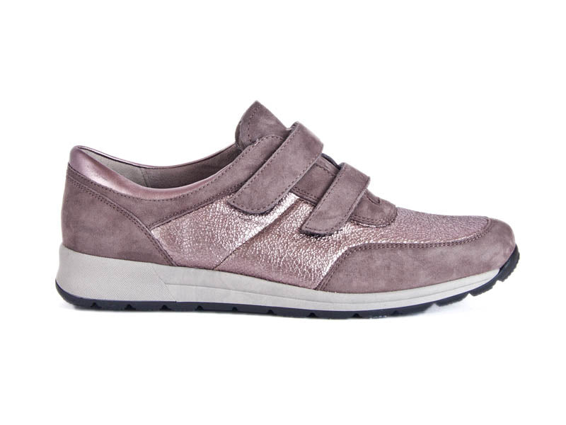 Sneakers ara deals